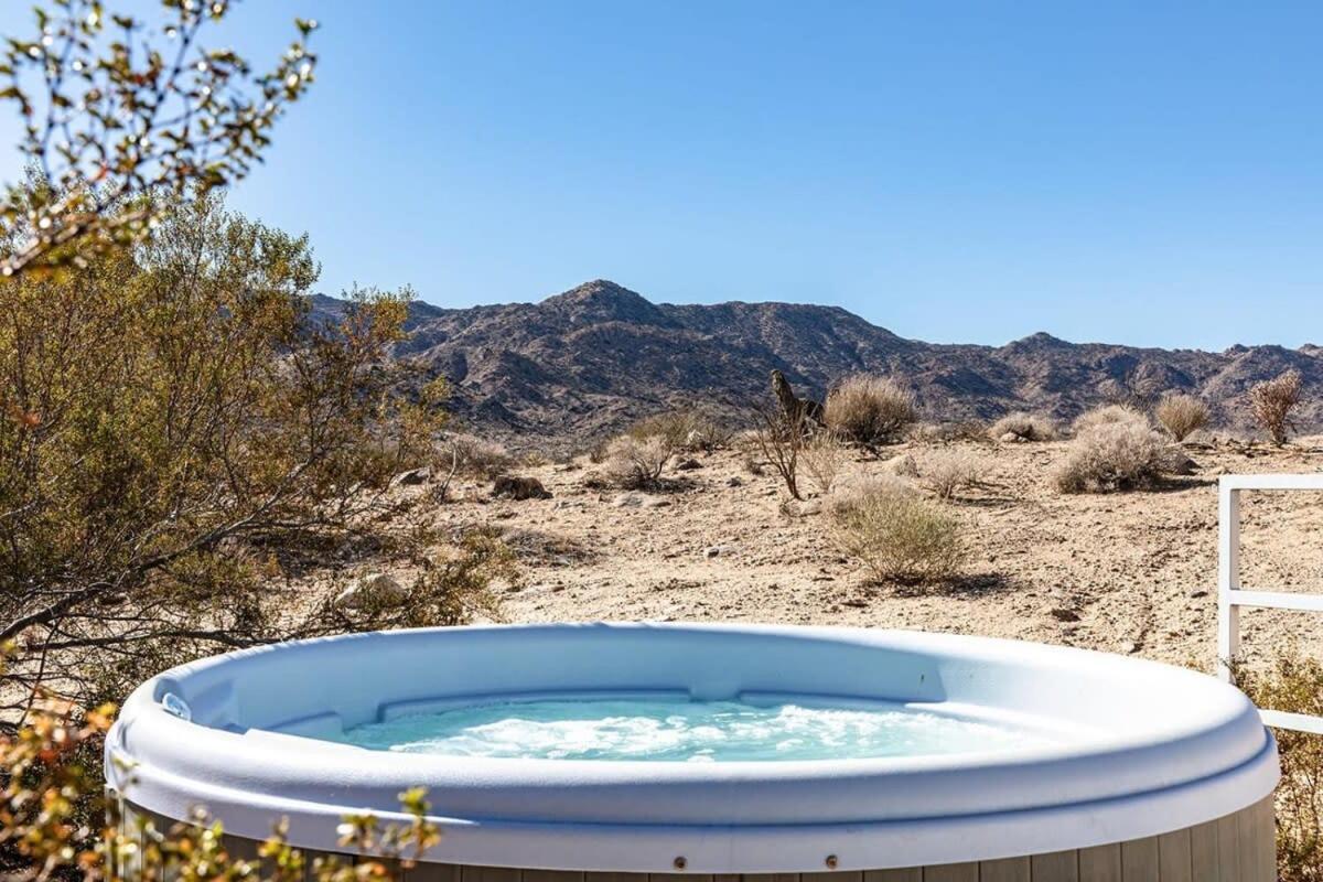 Shelter 2 L A Classic At Joshua Tree Park Entrance Exterior photo