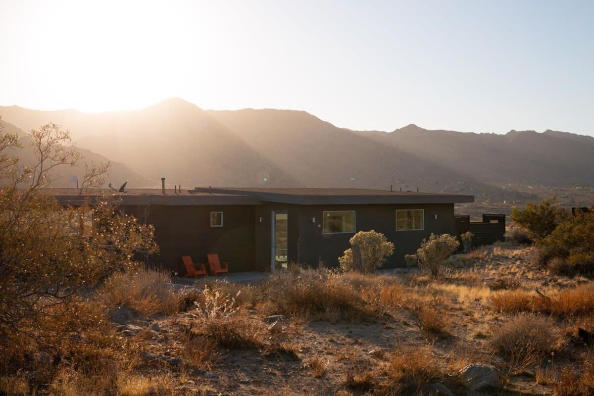 Shelter 2 L A Classic At Joshua Tree Park Entrance Exterior photo